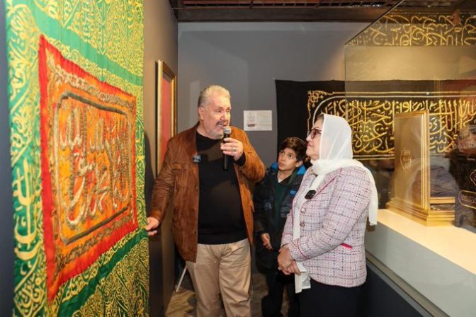 Mukaddes Emanetler Sergisi’ne yoğun ilgi