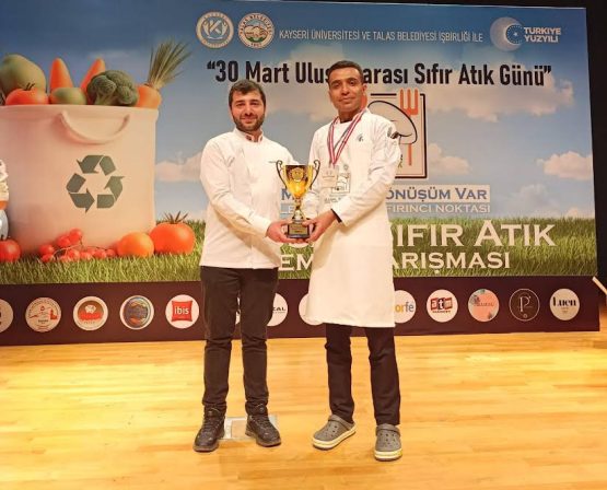 GAÜN’LÜ ÖĞRENCİDEN SIFIR ATIK TEMALI YARIŞMADA ÖNEMLİ BAŞARI
