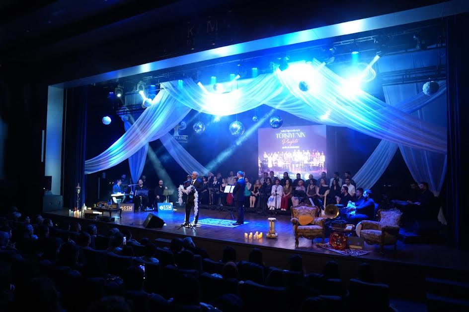 ŞEHİTKAMİL’DE MÜZİK DOLU GECE  SOLFEJ ÖĞRENCİLERİ TÜRKİYE’NİN PLAYLİSTİ İLE SAHNE ALDI