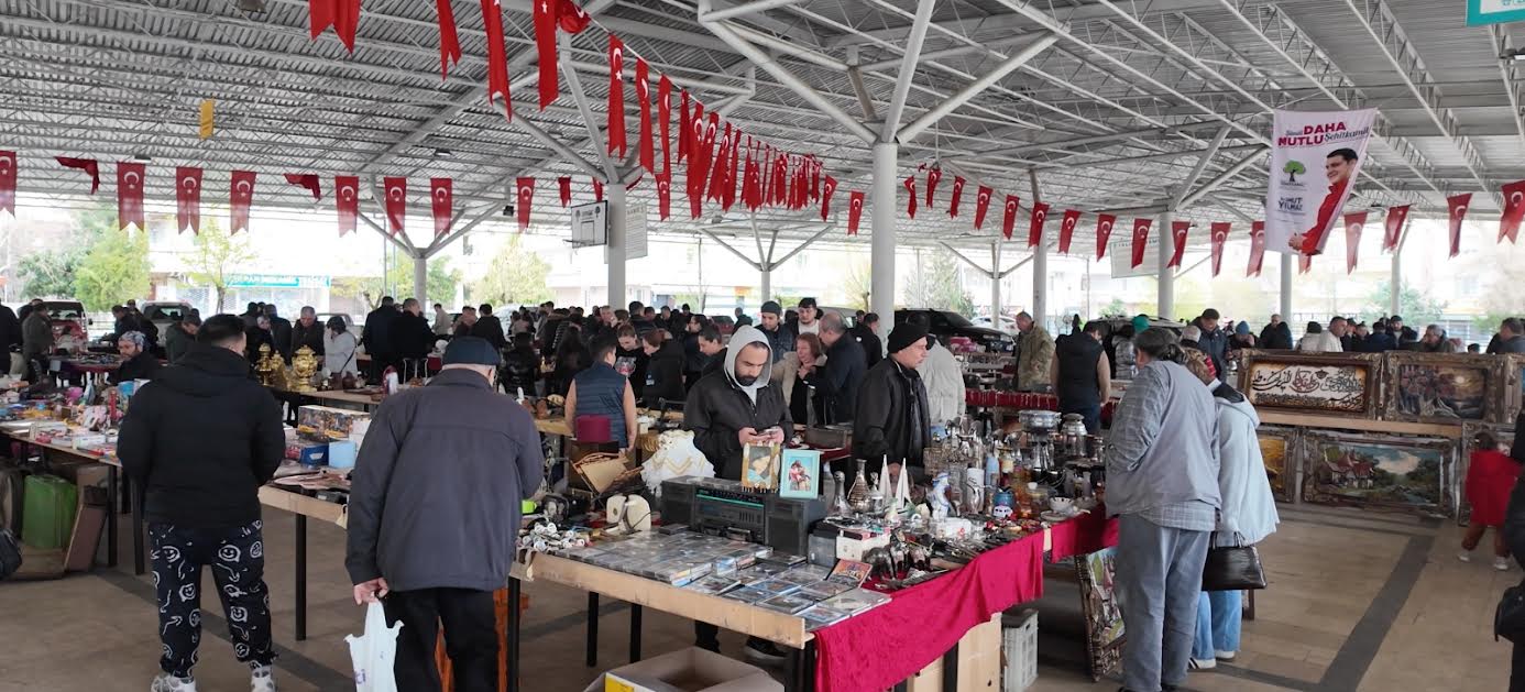 GEÇMİŞİN İZLERİ ŞEHİTKAMİL’DE CANLANDI  ANTİKA PAZARI YOĞUN İLGİ GÖRDÜ