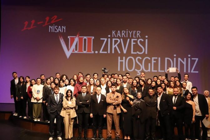 GAÜN’DE KARİYER ZİRVESİ GENÇLERİ SEKTÖRLE BULUŞTURDU