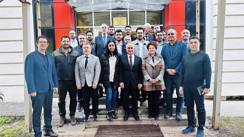 REKTÖR DOĞAN, ELEKTRİK-ELEKTRONİK MÜHENDİSLİĞİ BÖLÜMÜ  AKADEMİSYENLERİYLE BİR ARAYA GELDİ