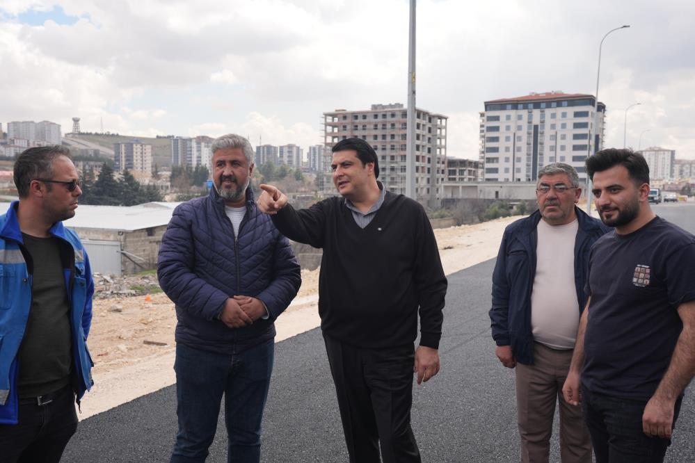 Yılmaz, asfalt çalışmalarını yerinde inceledi