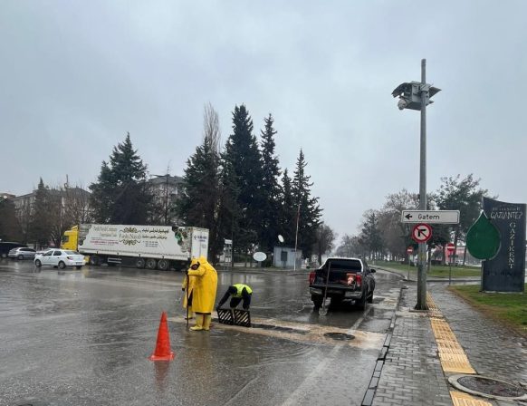 Gaziantep Büyükşehir yağışa karşı sahada