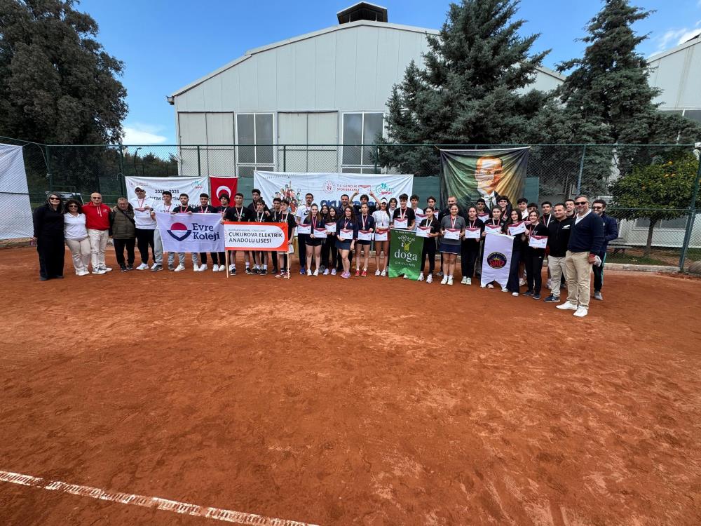 Kortların şampiyonu Gaziantep Kolej Vakfı Türkiye finallerinde