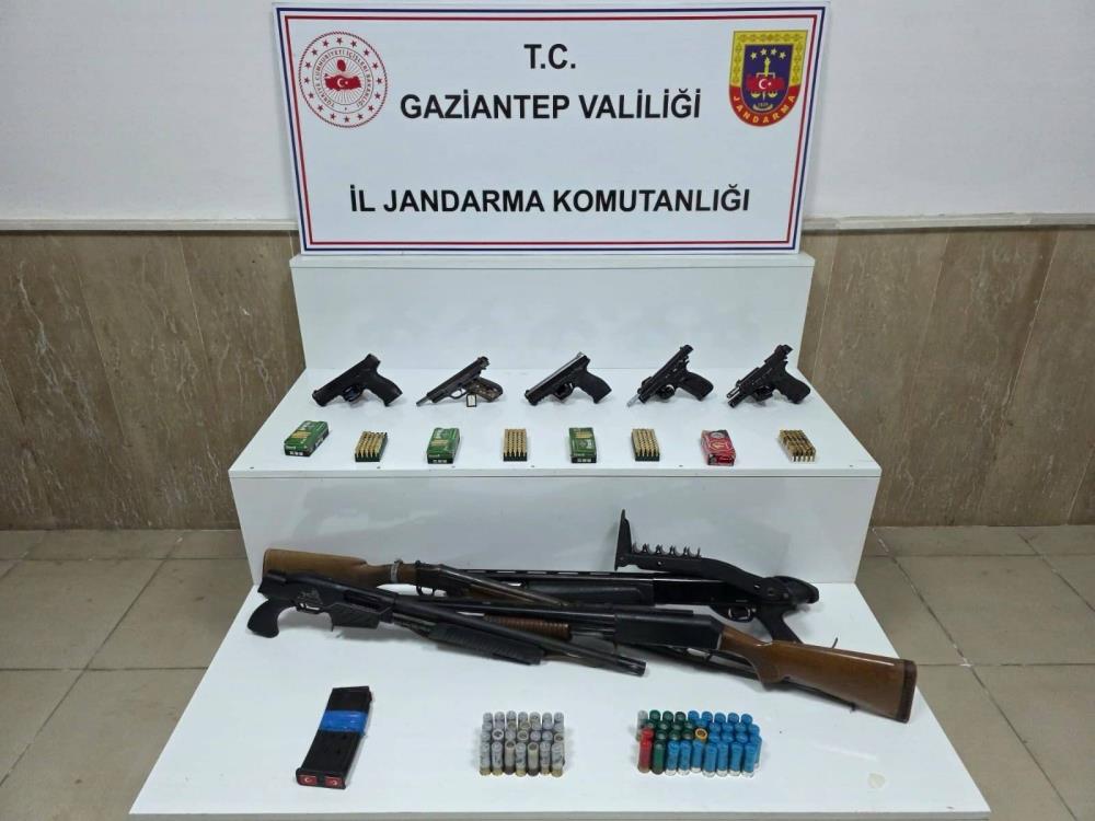 Jandarmanın uyuşturucu ve kaçakçılık operasyonlarında 311 şahıs yakalandı