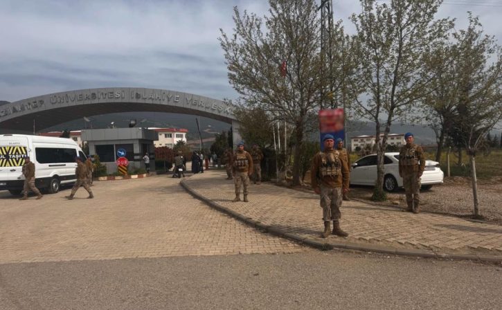 Gaziantep’te “Huzurlu Okul Önleri” uygulaması: 78 aranan şahıs yakalandı