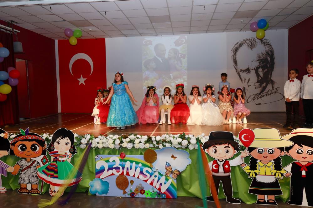 Gaziantep Kolej Vakfı’nda buruk 23 Nisan