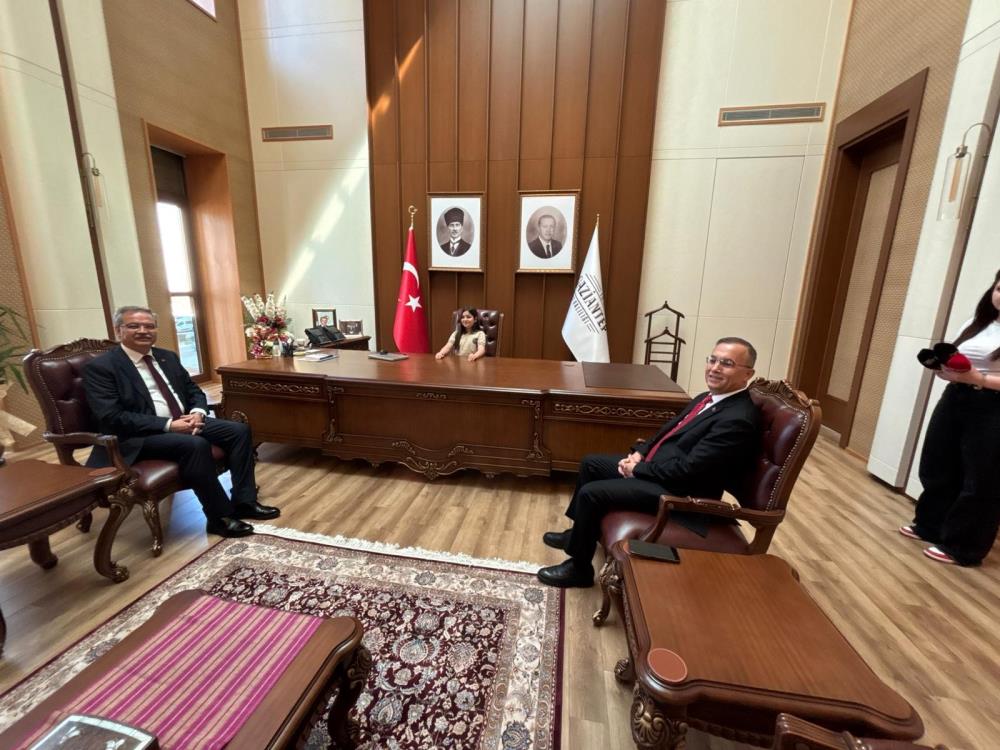 Vali Kemal Çeber, koltuğunu Eylül Lina Yıldız’a devretti