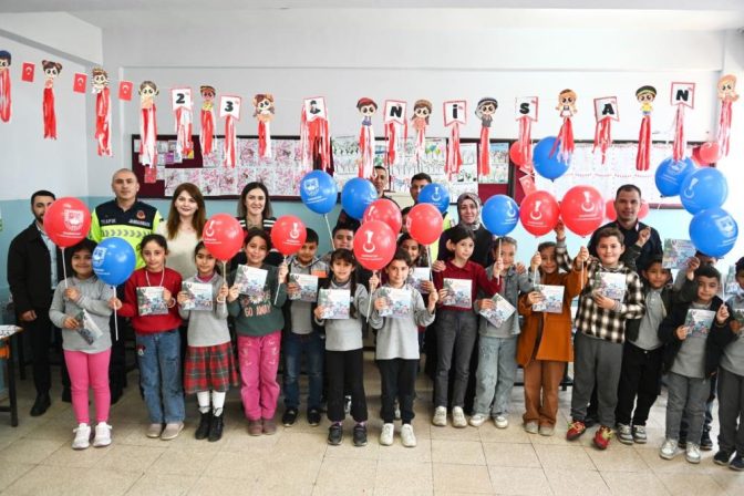 Jandarmadan çocuklara 23 Nisan sürprizi