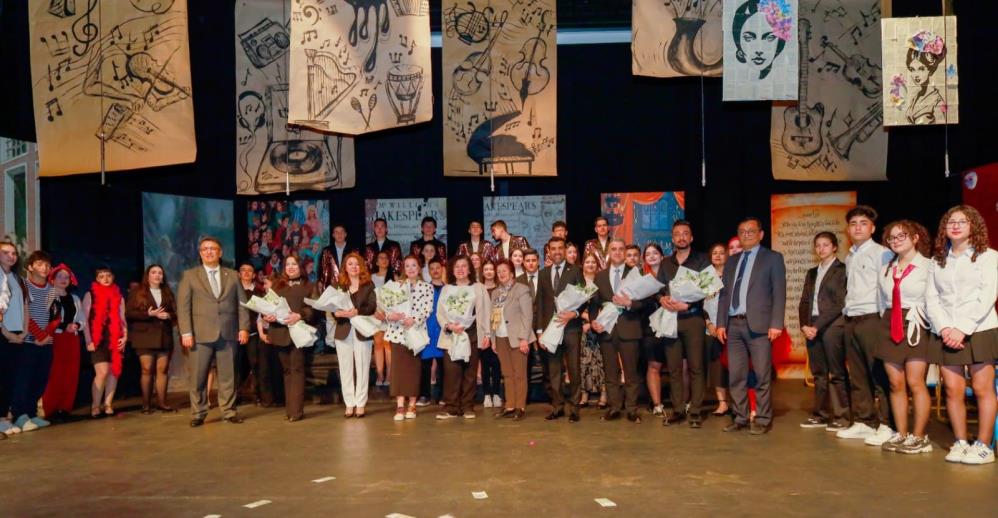 GKV’liler “Artiz Mektebi” adlı oyunu sahneledi