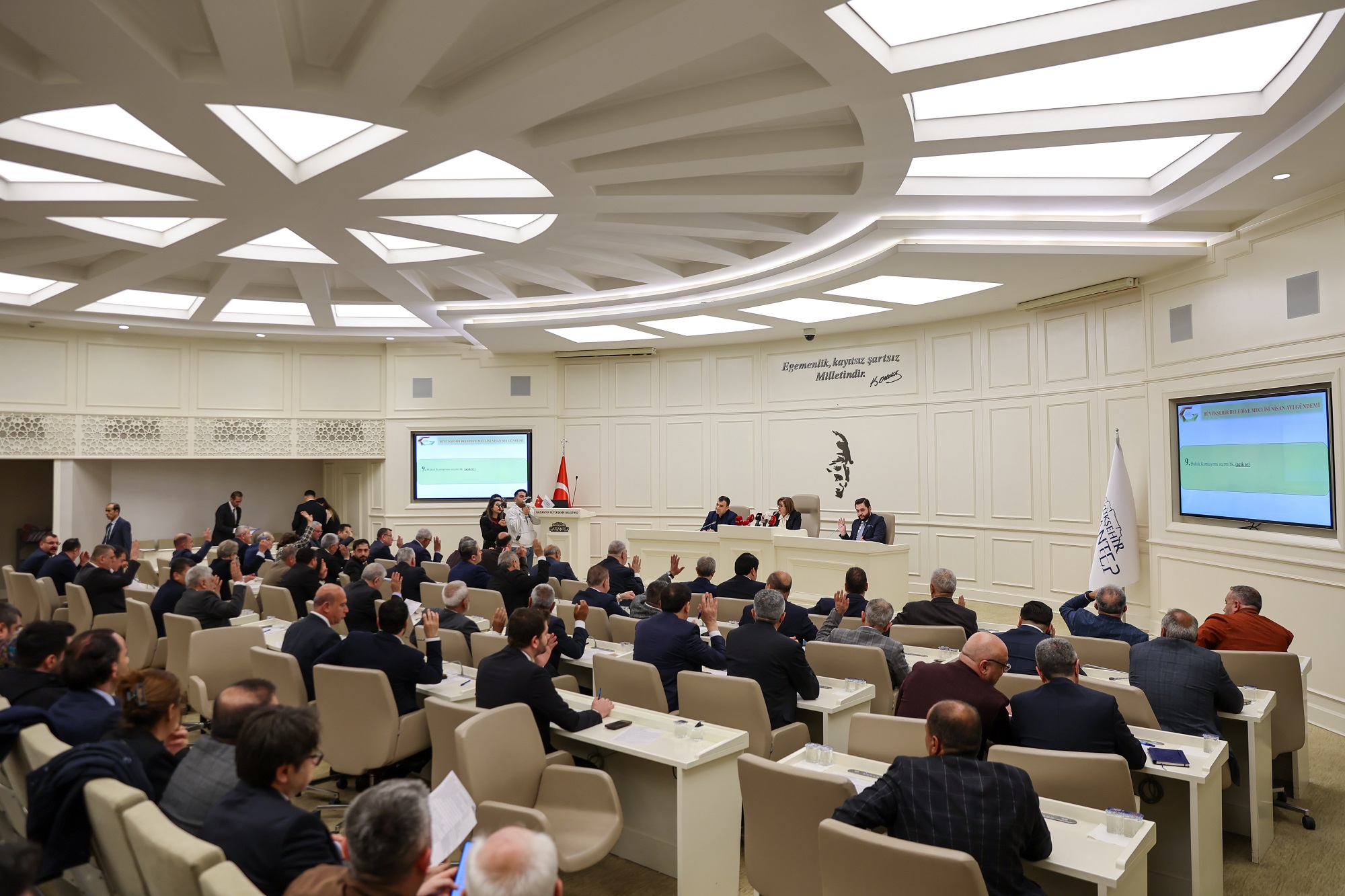 BÜYÜKŞEHİR MECLİSİ’NDE BAKAN TEKİN’E PAYE, ÇİFTÇİYE DESTEK!