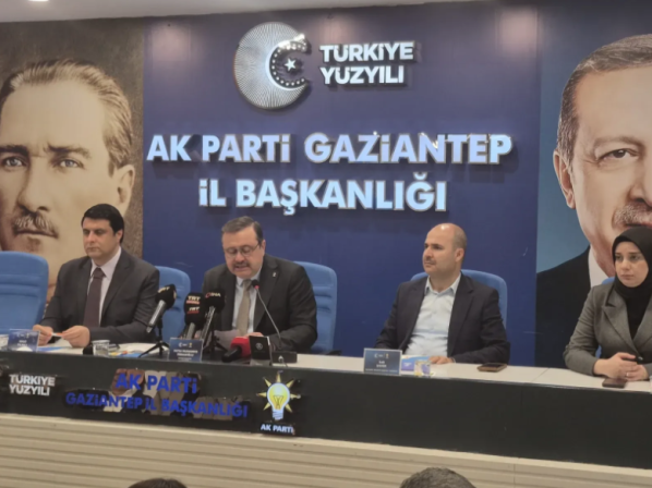 Gaziantep’te Ak Parti’den CHP’ye: ‘Edebinle izle ve git’