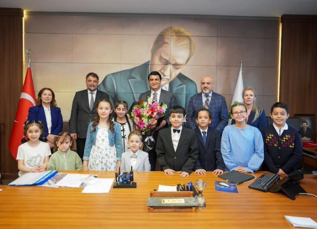 BAŞKAN YILMAZ KOLTUĞUNU KILINÇ’A BIRAKTI ŞEHİTKAMİL’DE SÖZ ÇOCUKLARIN