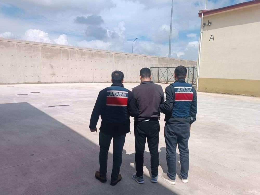 11 yıl kesinleşmiş hapis cezasıyla aranan iki şahıs yakalandı