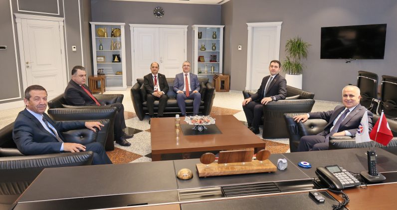 KKTC DIŞİŞLERİ BAKANI ERTUĞRULOĞLU’NDAN GAÜN REKTÖRÜ DOĞAN’A  ZİYARET