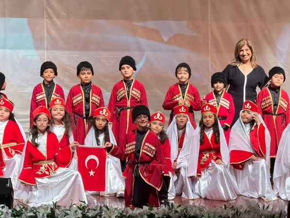 Nefise Necip’te Minik Yüreklerden Dev Performans