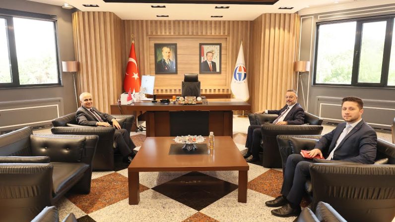 TÜRKİYE ŞAM BÜYÜKELÇİSİ NUH YILMAZ’DAN GAÜN REKTÖRÜ DOĞAN’A ZİYARET