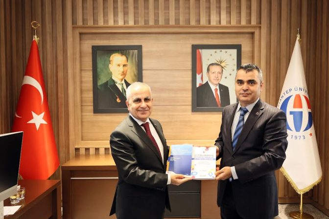 REKTÖR DOĞAN, TÜBİTAK DESTEKLİ PROJE YÜRÜTÜCÜSÜ PROF. DR. ALİ BOZKURT’U MAKAMINDA AĞIRLADI