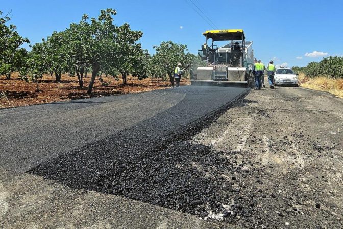 Araban’da sıcak asfalt çalışmaları devam ediyor