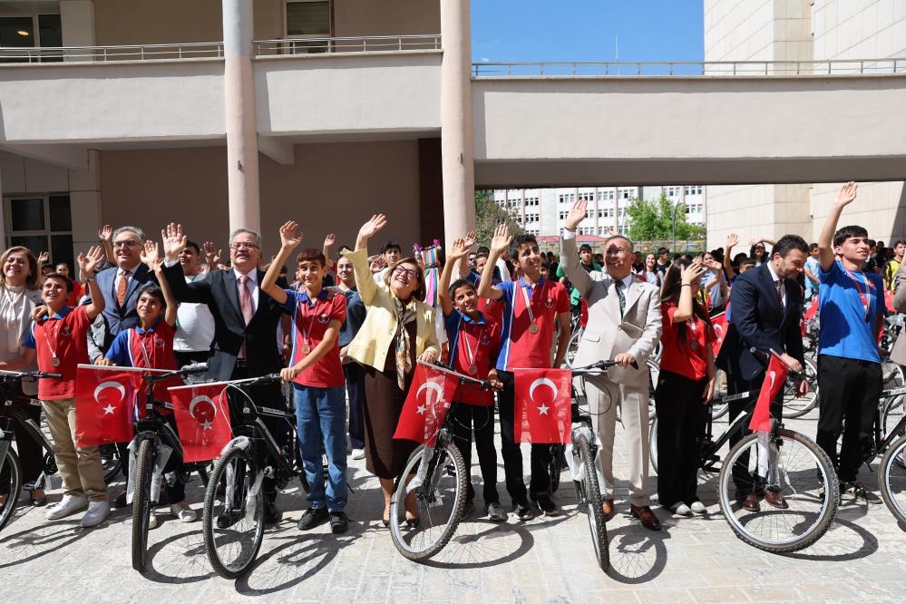 Büyükşehir’den “2024-2025 Sezonu Okul Sporları Enleri” programı