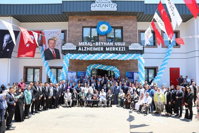 Gaziantep Büyükşehir, Meral-Beyhan Uslu Alzheimer Merkezi’ni hizmete açtı