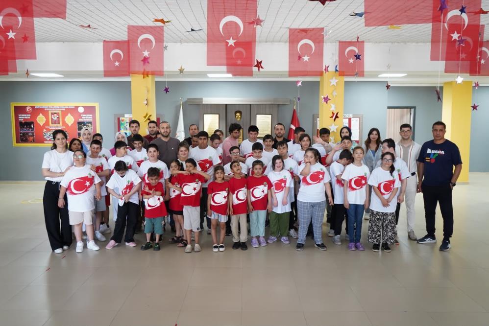 Spor festivali, özel ihtiyaçlı öğrencilerin yüzünü güldürdü