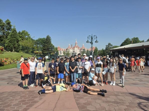 GKV’li öğrenciler Disneyland Paris’te