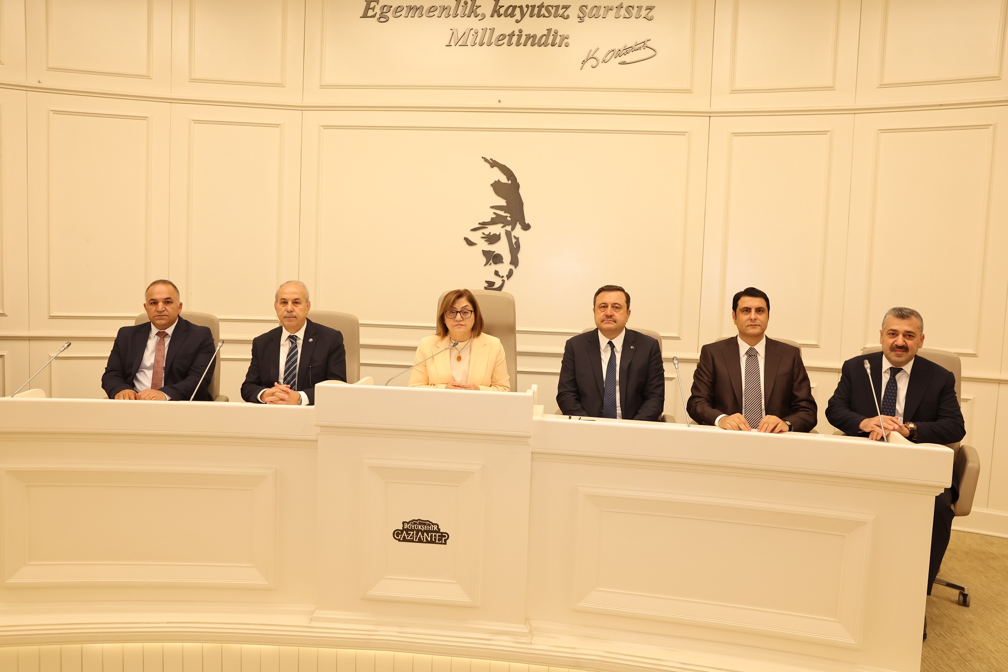 BAŞKAN ŞAHİN, ŞEHİTKAMİL MUHTARLARIYLA BİR ARAYA GELDİ