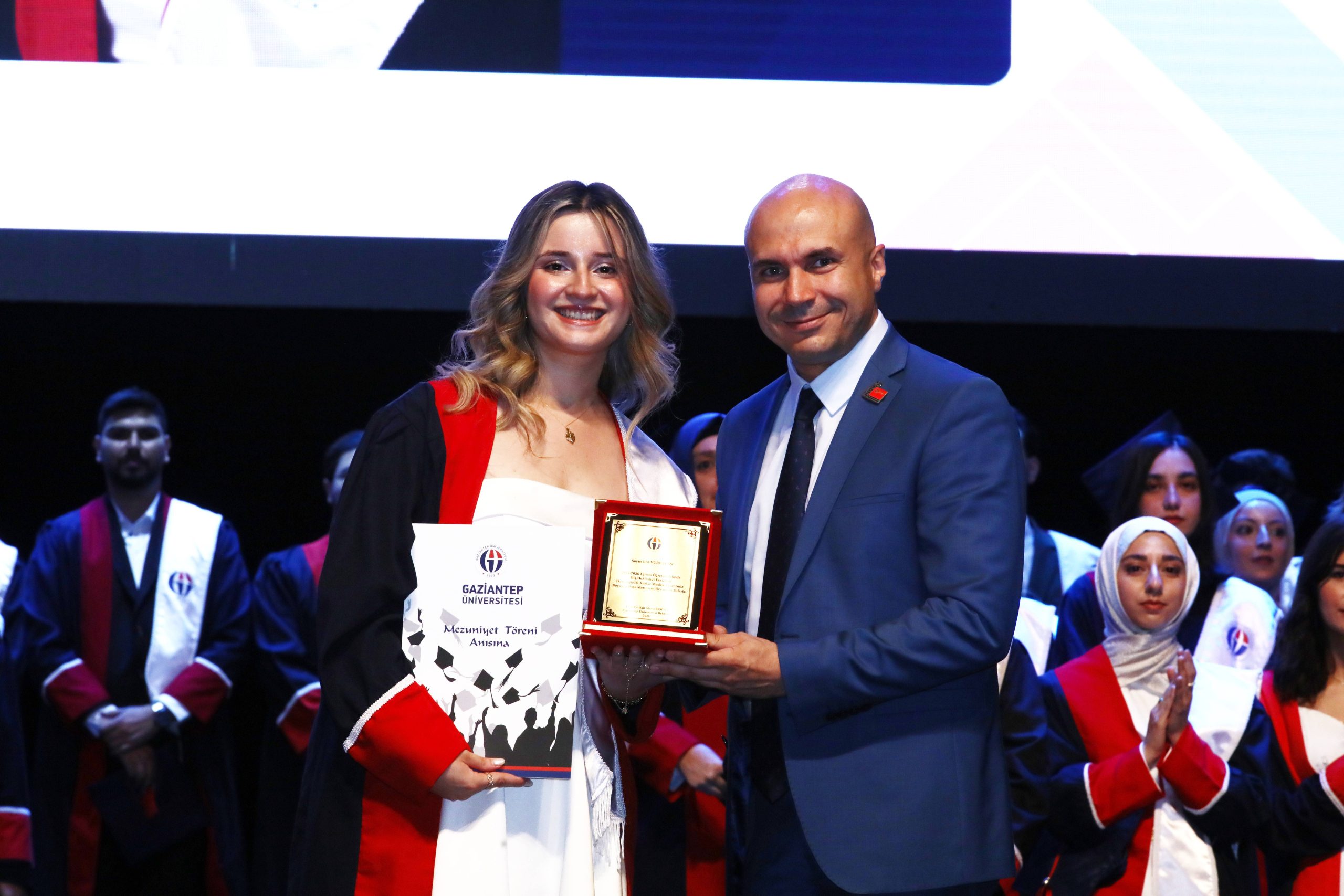 GAÜN DİŞ HEKİMLİĞİ FAKÜLTESİ YENİ MEZUNLARINI UĞURLADI