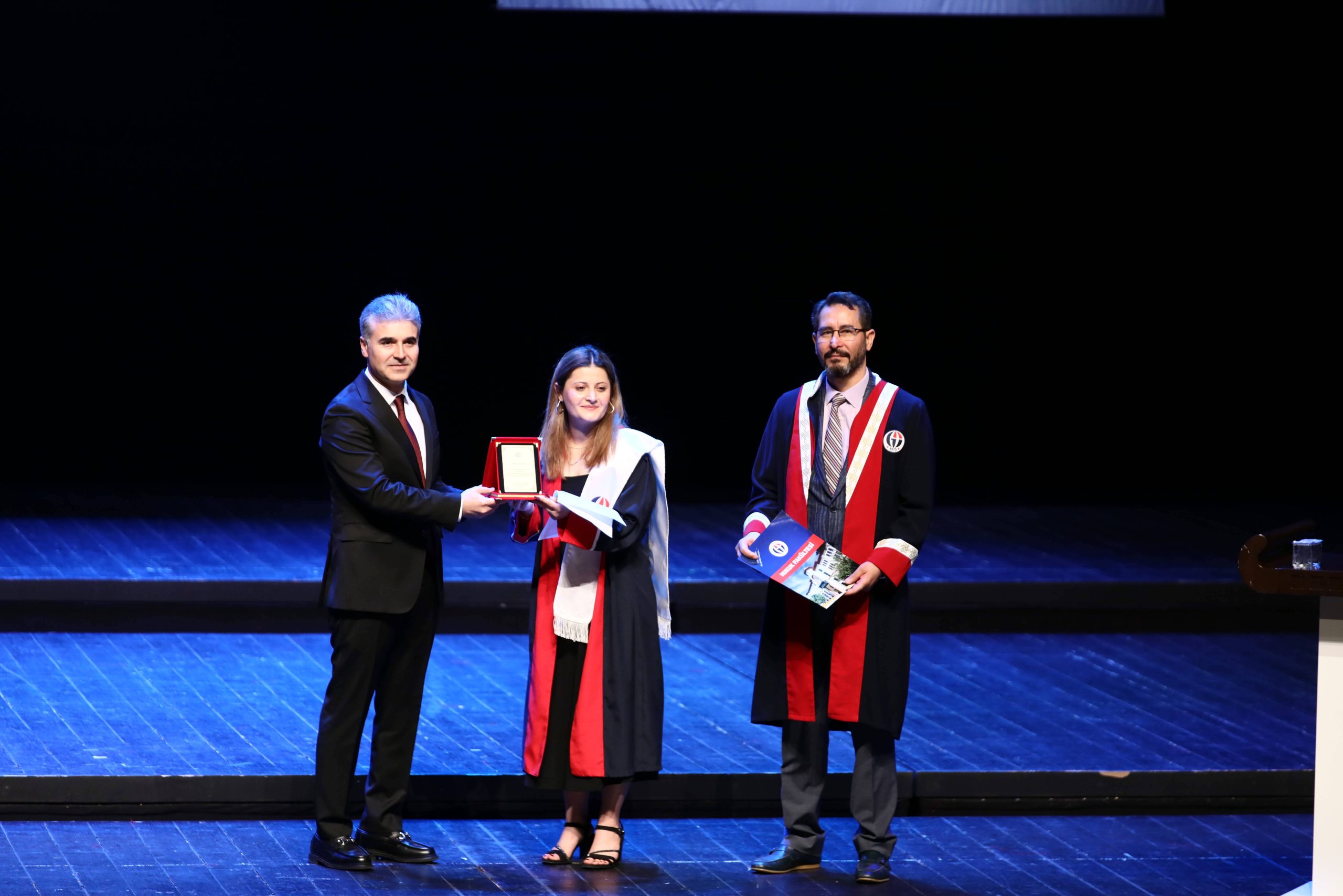 GAÜN HUKUK FAKÜLTESİ YENİ HUKUKÇULARINI MEZUN ETTİ