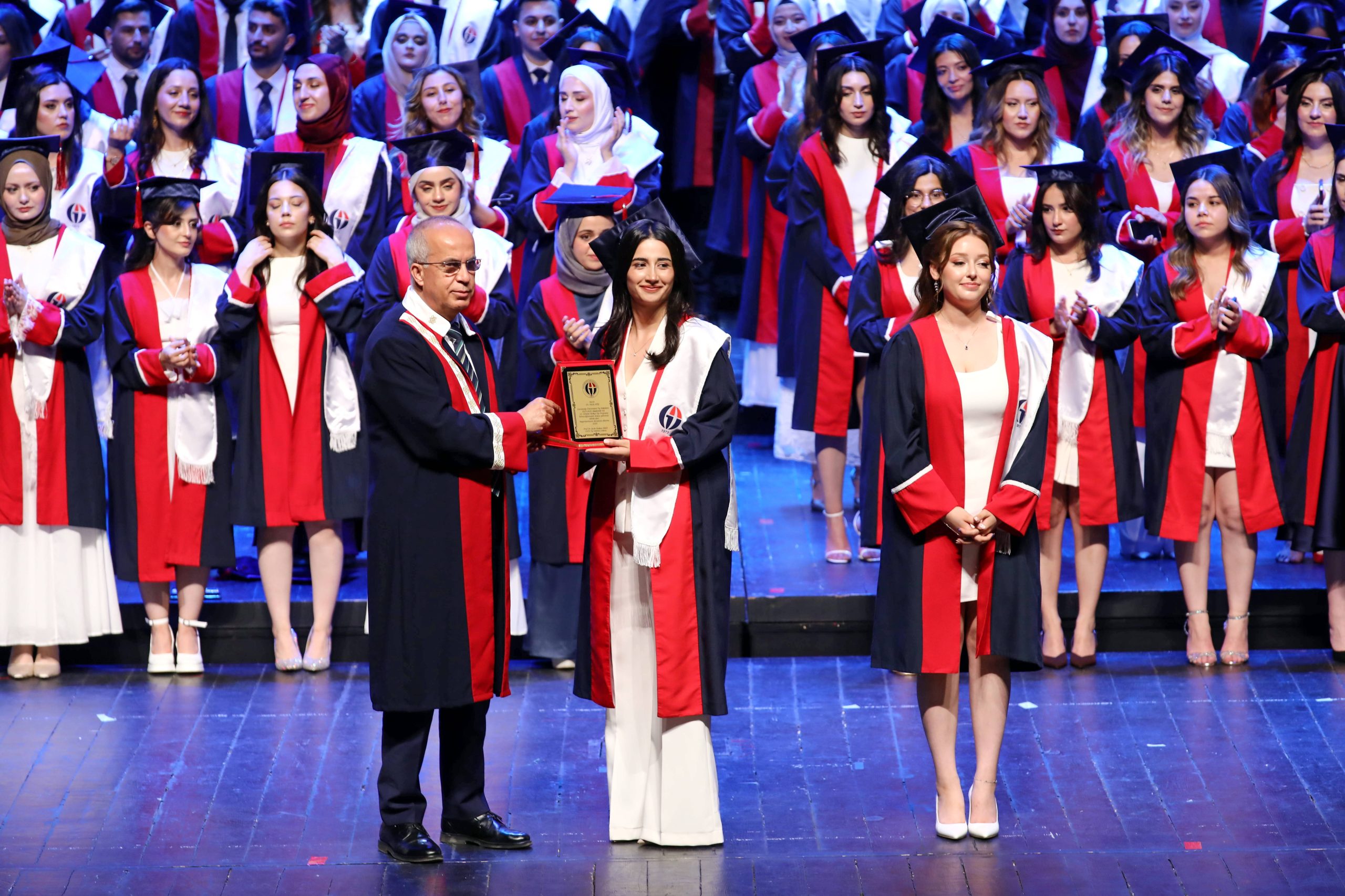 GAÜN TIP FAKÜLTESİ’NDEN 200 GENÇ DOKTOR MEZUN OLDU