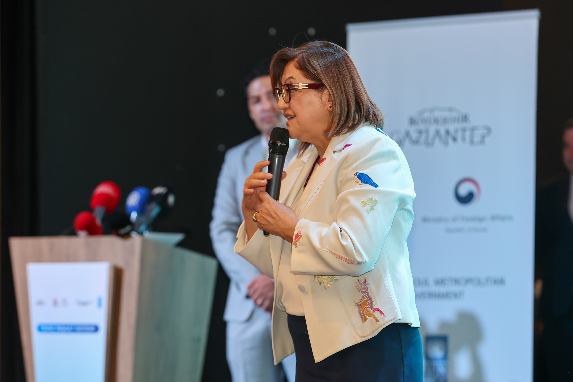 ŞAHİN: BU YERELDEN EVRENSELLEŞME KÜRESELLEŞME BAKIŞI