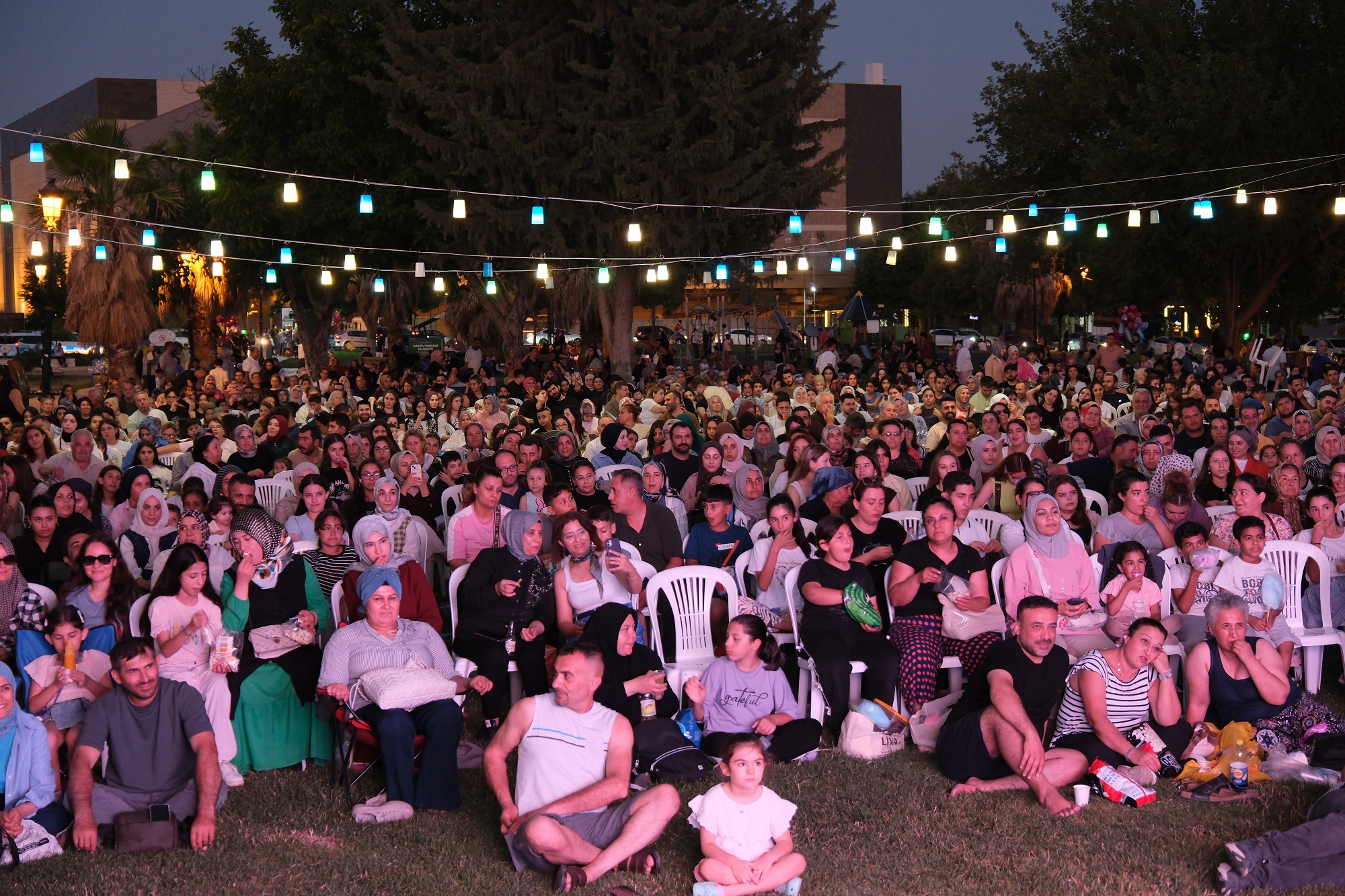 MAHALLE KONSERLERİ YOĞUN KATILIMLA DEVAM EDİYOR