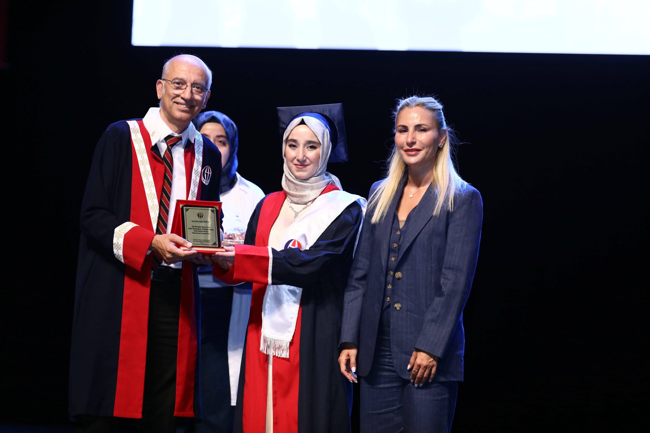 GAÜN NACİ TOPÇUOĞLU MESLEK YÜKSEKOKULU MEZUNİYET COŞKUSU