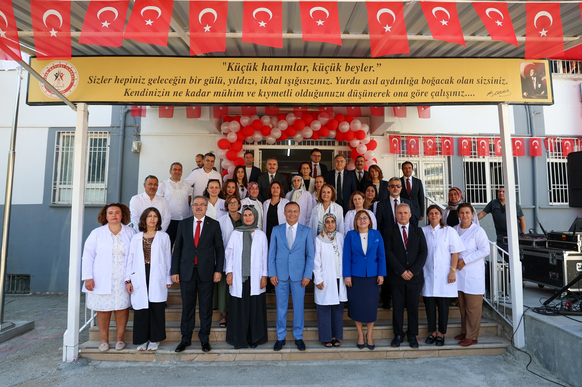 ŞAHİN: ÖĞRETMENLER OKULLARDA BİR ÖMRÜN TEMELİNİ ATIYOR