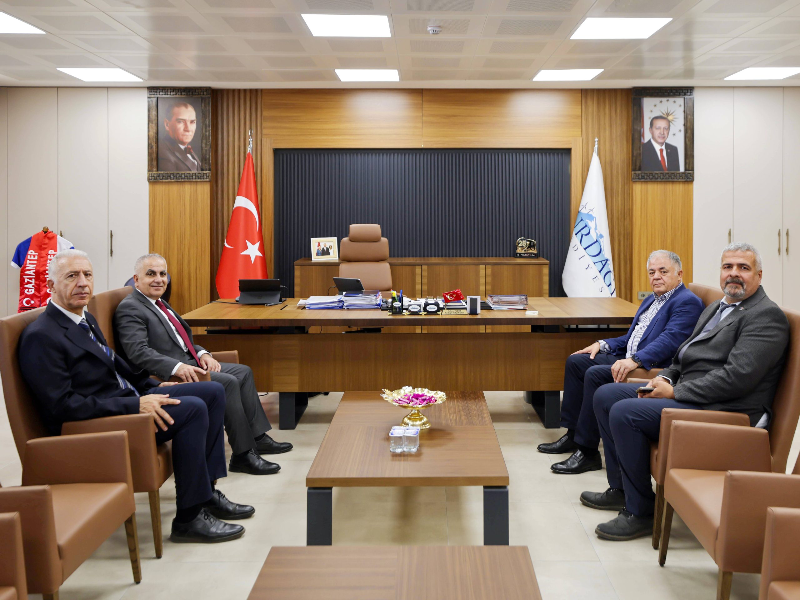 GAÜN REKTÖRÜ DOĞAN’DAN NURDAĞI BELEDİYE BAŞKANI YILDIRIR’A ZİYARET
