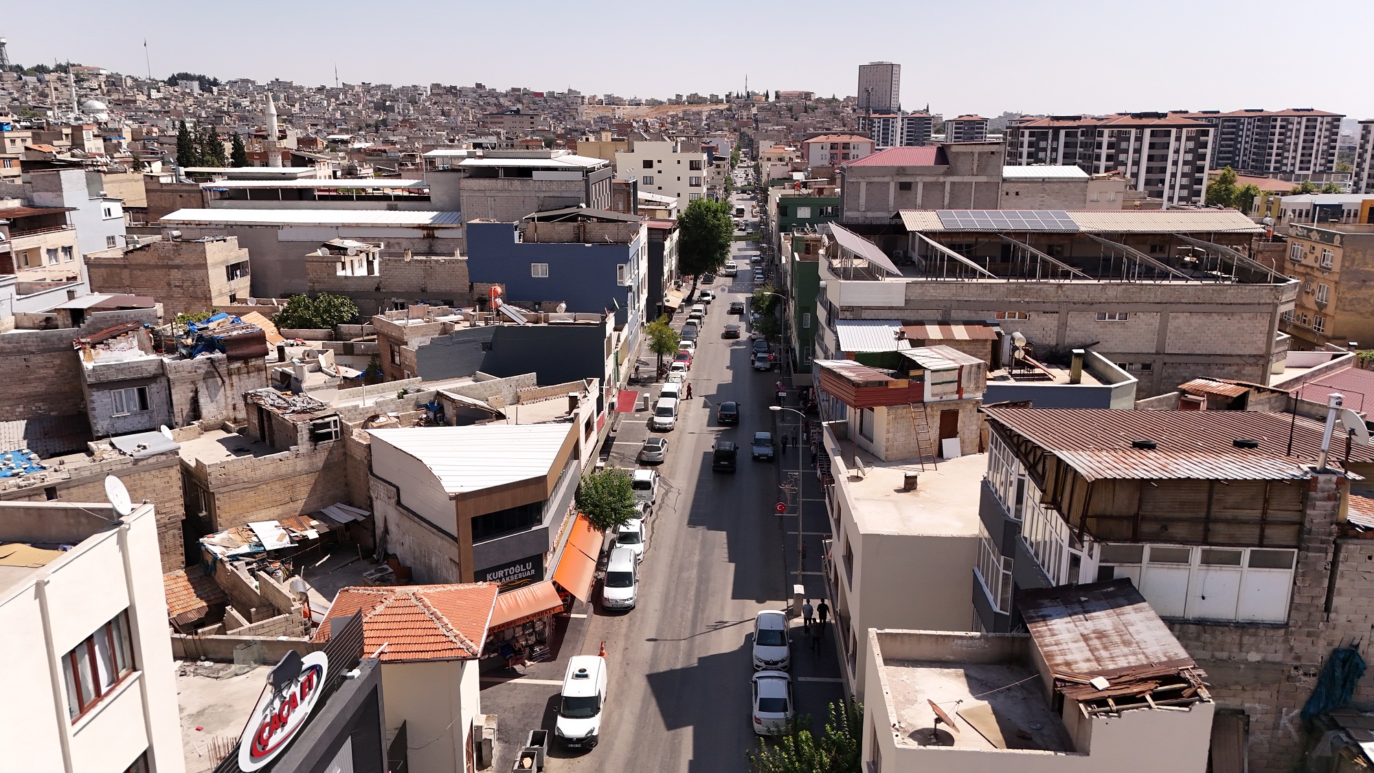 GAZİANTEP BÜYÜKŞEHİR’DEN KENTİN ANA CADDELERİNE ESTETİK DOKUNUŞ