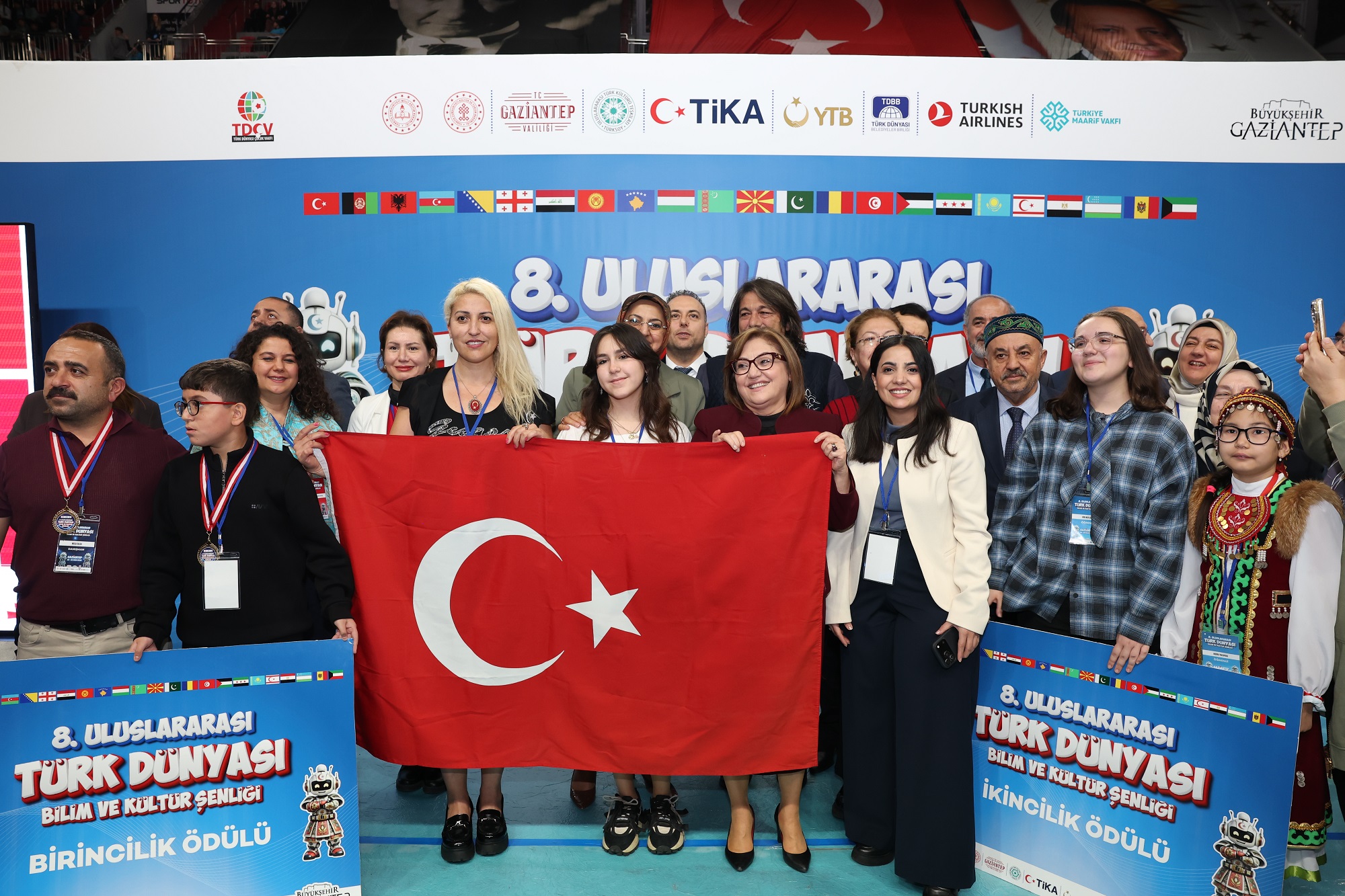 BÜYÜKŞEHİR EV SAHİPLİĞİNDE DÜZENLENEN 8. ULUSLARARASI TÜRK DÜNYASI BİLİM VE KÜLTÜR ŞENLİĞİ ÖDÜLLERİ SAHİPLERİNİ BULDU