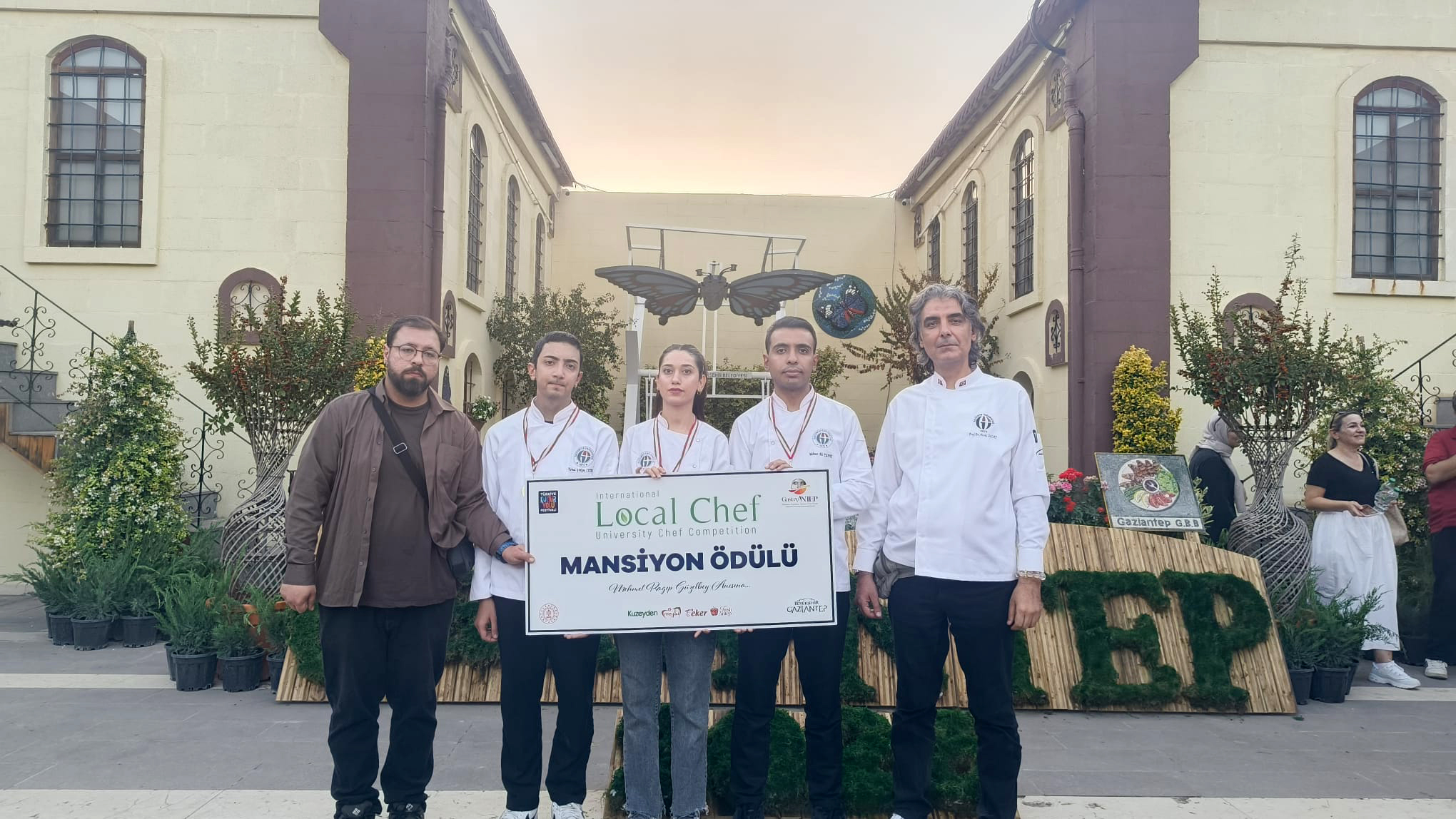 GAÜN ÖĞRENCİLERİ GASTROANTEP LOCAL CHEF YARIŞMASI’NDA MANSİYON ÖDÜLÜ ALDI