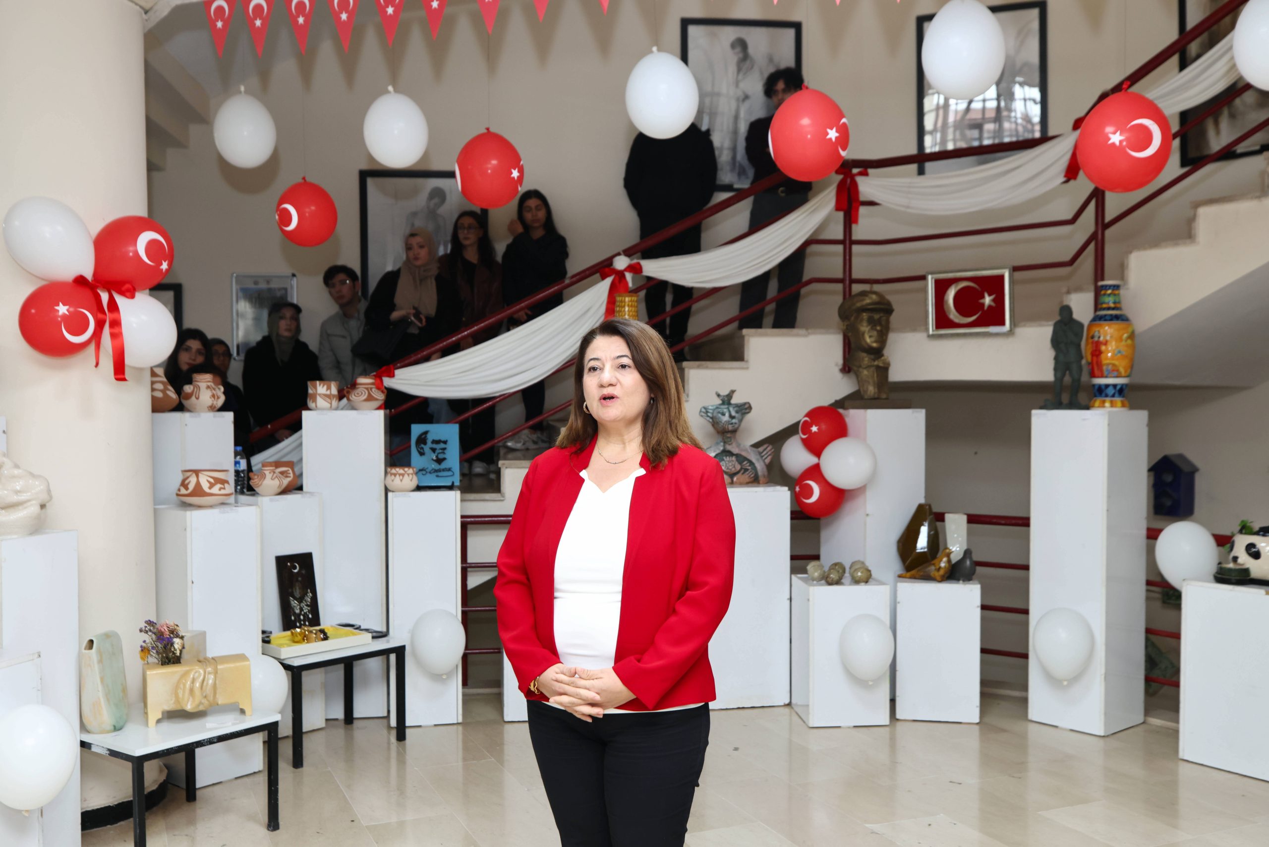 GAÜN’DE “CUMHURİYET VE SANAT” SERGİSİ AÇILDI