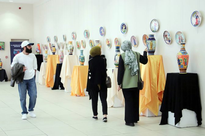 “GAZİANTEP İPEKYOLU SERAMİKTE HİKÂYE” SERGİSİ ZEUGMA MÜZESİ’NDE AÇILDI