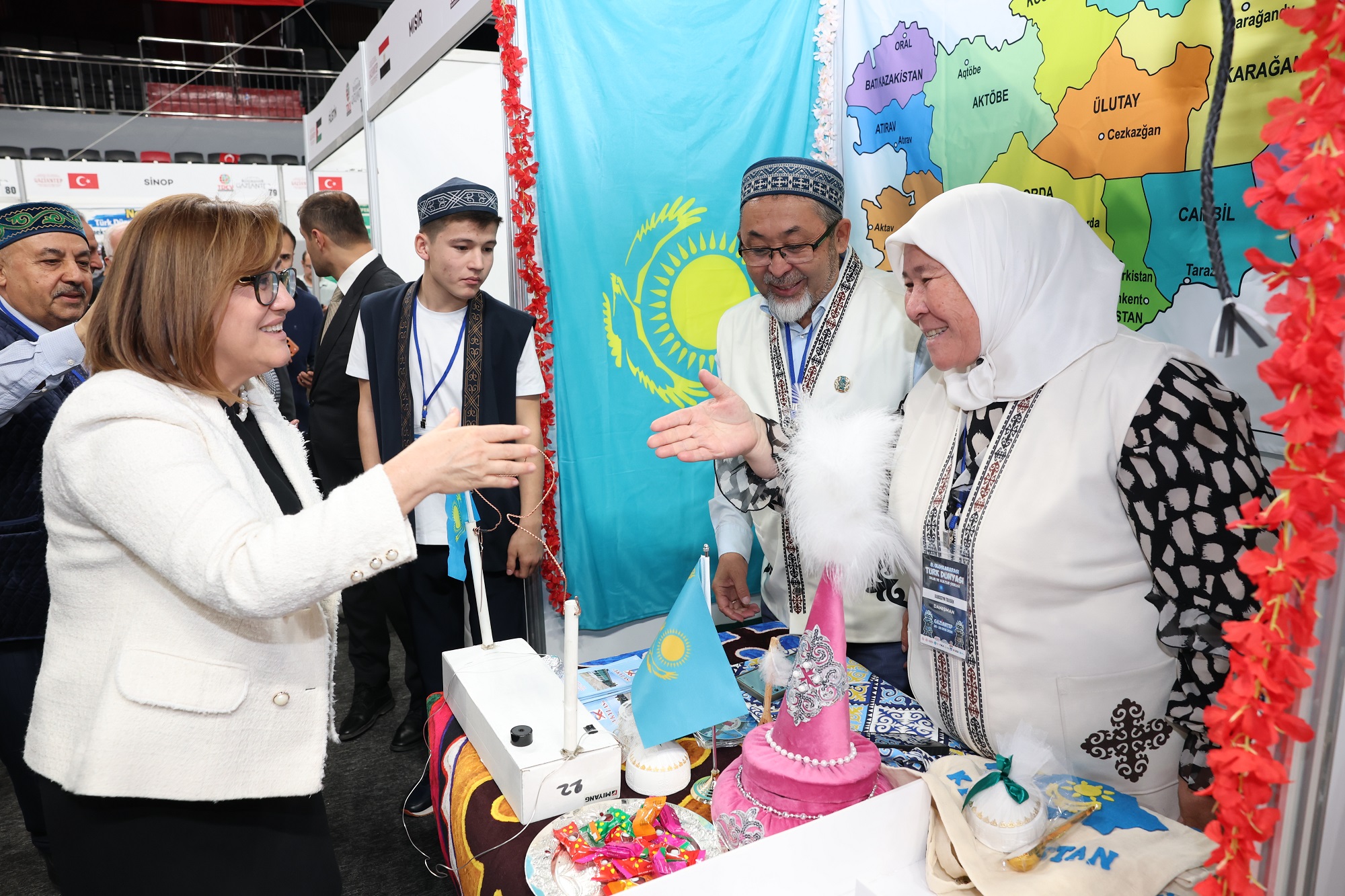 GAZİANTEP’TE TÜRK DÜNYASININ GENÇ BEYİNLERİ BİLİM VE TEKNOLOJİ İÇİN BULUŞTU!