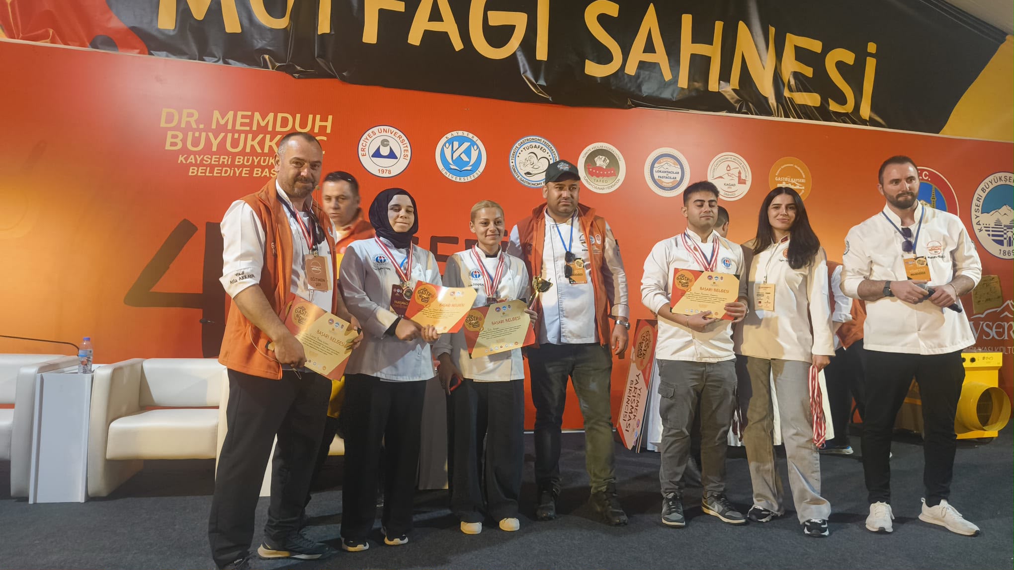 GAÜN ÖĞRENCİLERİNDEN İKİ FARKLI YARIŞMADA BEŞ DERECE