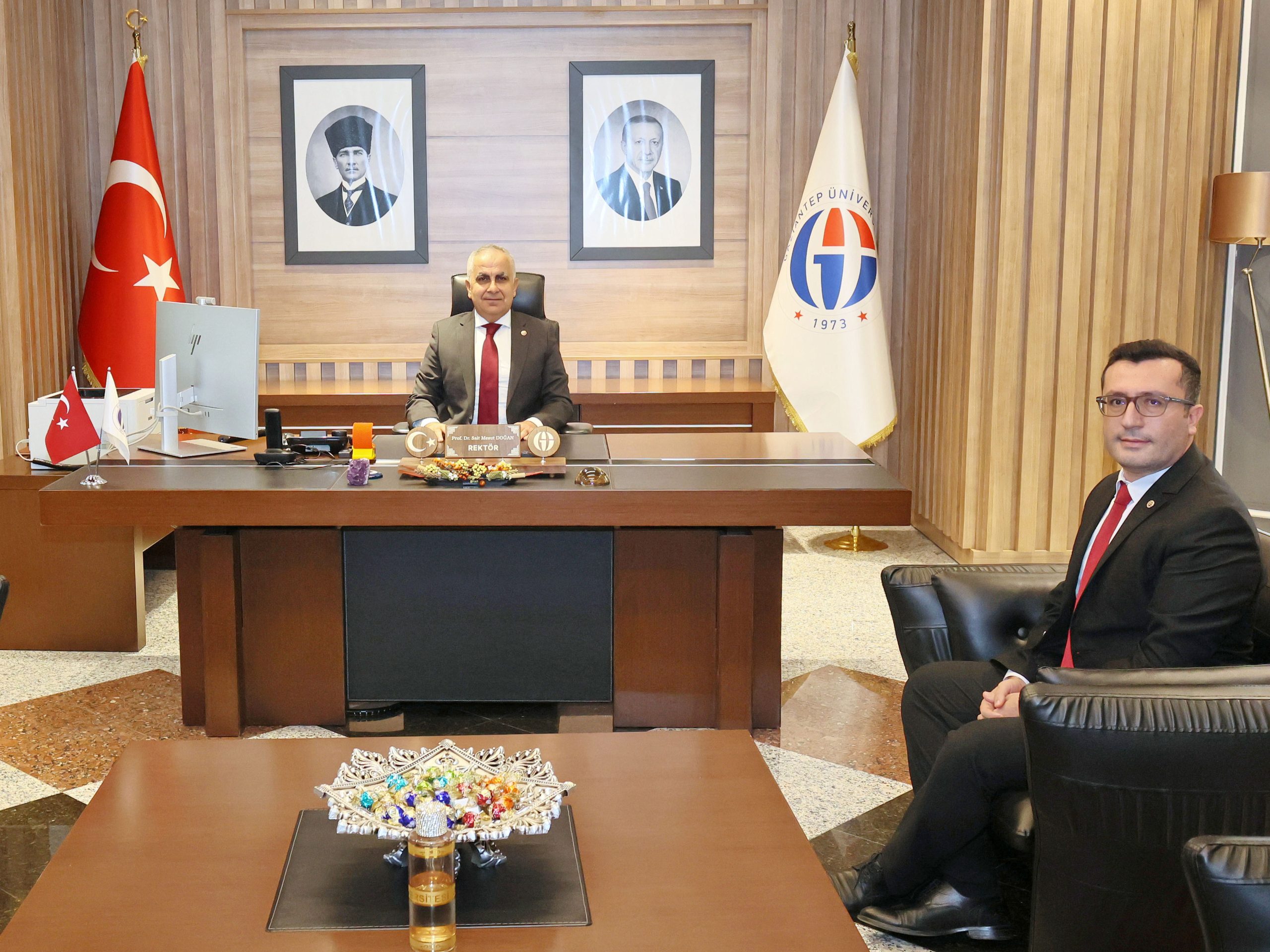 REKTÖR DOĞAN, ÇOCUK KOMİSYONUNDA GÖREVLENDİRİLEN KARADAĞ’I AĞIRLADI